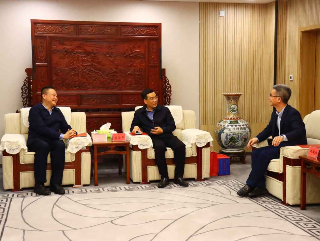 图为座谈交流会现场 校融媒体中心记者 汤超 摄.JPG
