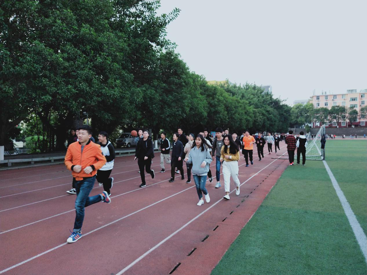 "奔跑吧 青春"——机电工程学院开展全院大晨跑活动