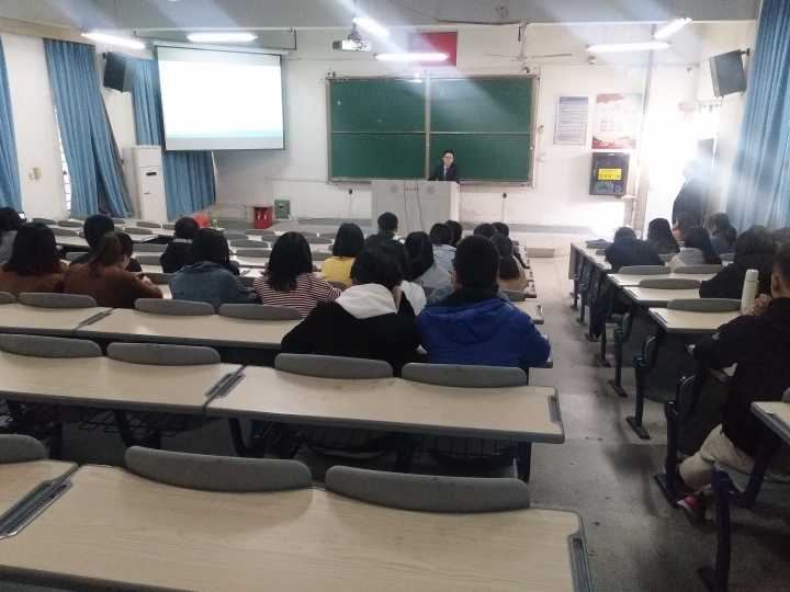 招聘会讲话_襄阳举办企业与大学生对接大型招聘会供万余岗位(2)