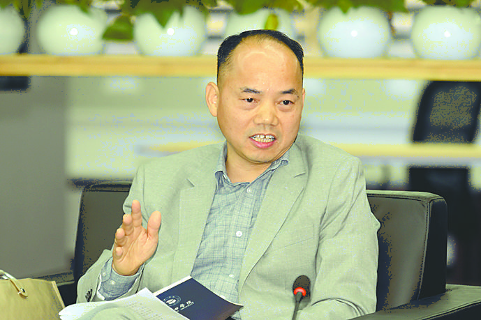 管理学院院长蒋长春应邀参加湄洲日报《新闻沙龙》座谈会